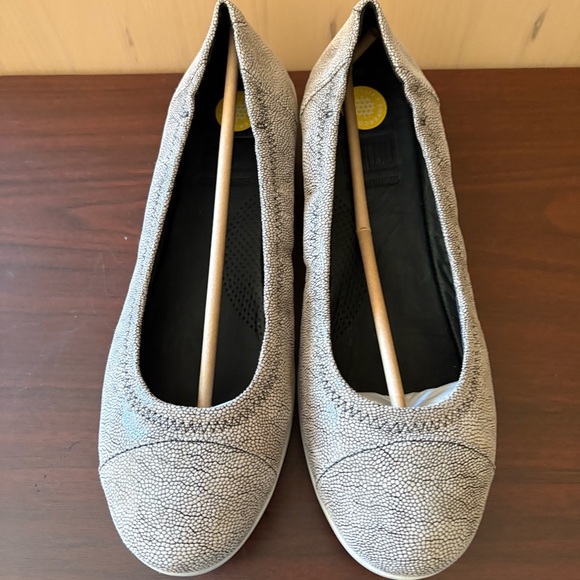 Fitflop F-Pop Ballerina Leather Stone Pebbleprint Gray Women's Flats Sz.9 - Picture 1 of 7